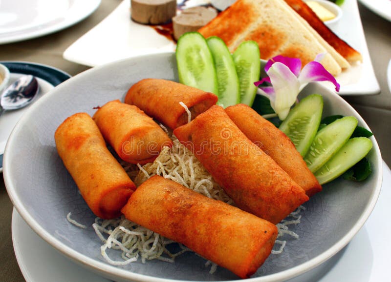 De Thaise stijl braadde de lentebroodjes stock afbeelding De Thaise stijl braadde de lentebroodjes stock afbeelding