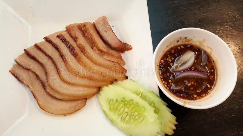 De Thaise varkensvleesgrill is goede geur en zo yummy stock afbeeldingen De Thaise varkensvleesgrill is goede geur en zo yummy stock afbeeldingen