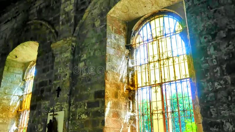 De Tijdtijdspanne van kerkvensters stock video De Tijdtijdspanne van kerkvensters stock video
