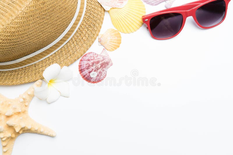 de toebehoren van het de zomerstrand op wit stock foto's de toebehoren van het de zomerstrand op wit stock foto's