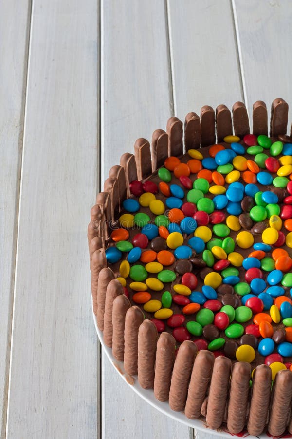 De toegeeflijke Verticaal van de Chocoladecake stock afbeelding De toegeeflijke Verticaal van de Chocoladecake stock afbeelding
