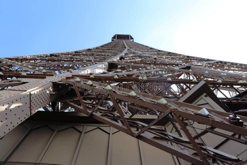De Toren en de lichten van Eiffel sluiten omhoog stock afbeeldingen De Toren en de lichten van Eiffel sluiten omhoog stock afbeeldingen