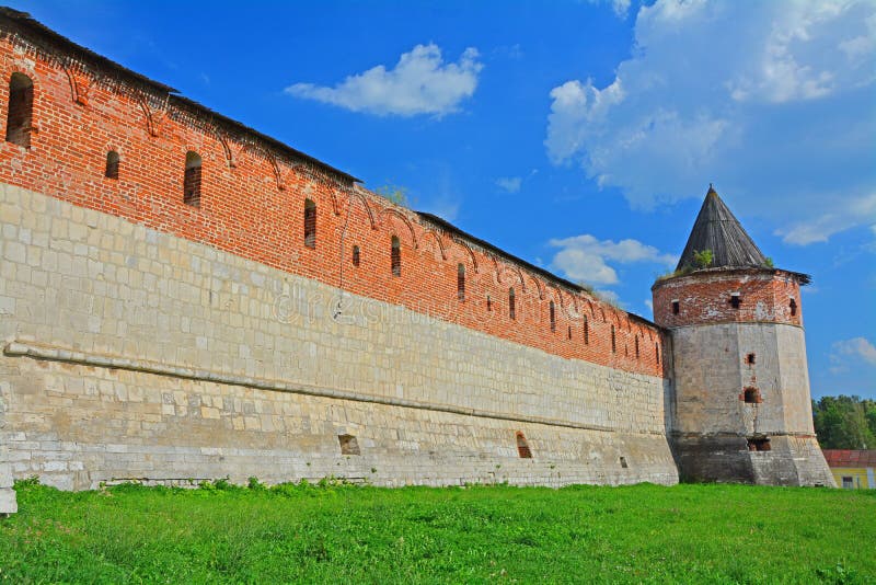 De Toren van de Tayninskayapoort van Zaraysk het Kremlin stock afbeeldingen De Toren van de Tayninskayapoort van Zaraysk het Kremlin stock afbeeldingen