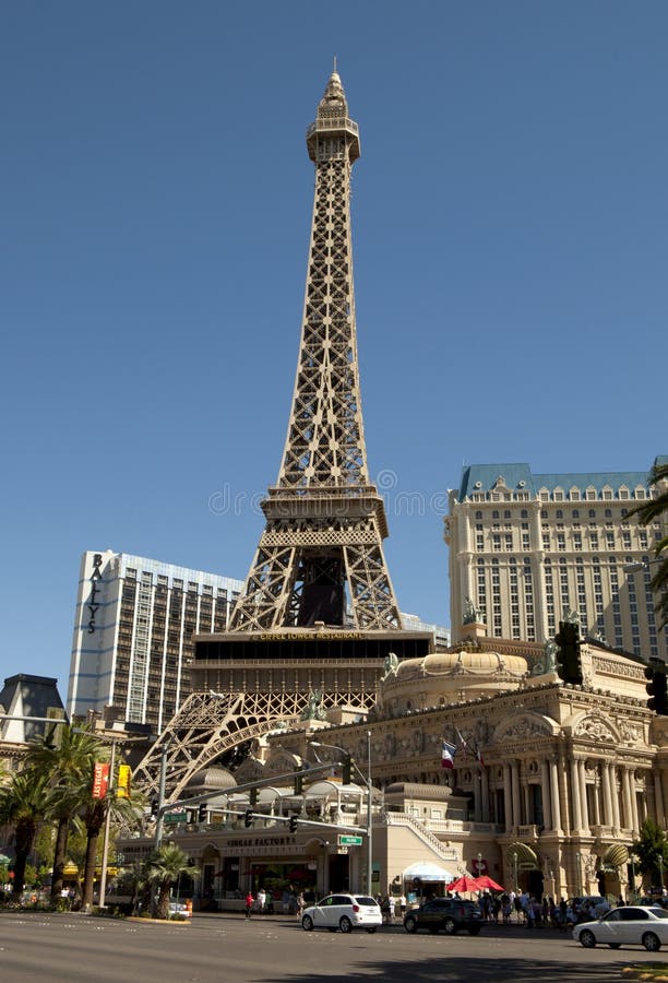 De Torenreplica van Eiffel bij het het Hotel en Casino van Parijs in Las Vegas stock foto's De Torenreplica van Eiffel bij het het Hotel en Casino van Parijs in Las Vegas stock foto's