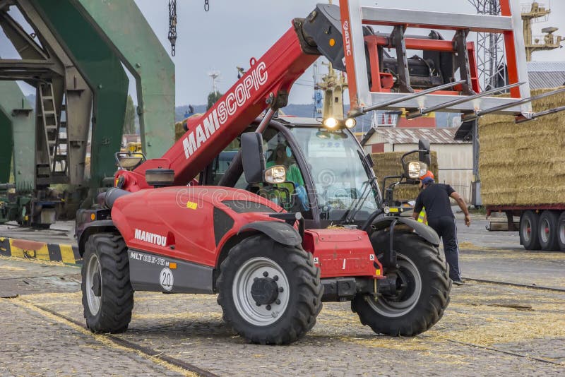 De tractor van de de vierwielige aandrijvingsvorkheftruck van Manitoumaniscopic Telescopische Manager royalty-vrije stock foto De tractor van de de vierwielige aandrijvingsvorkheftruck van Manitoumaniscopic Telescopische Manager royalty-vrije stock foto