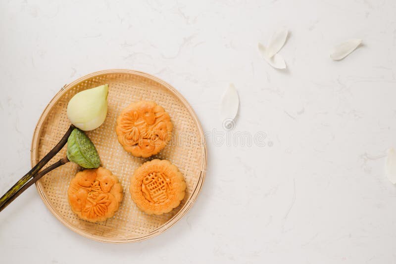 De traditionele cake van de maancake van Vietnamees - Chinese medio de herfstfe stock afbeelding De traditionele cake van de maancake van Vietnamees - Chinese medio de herfstfe stock afbeelding