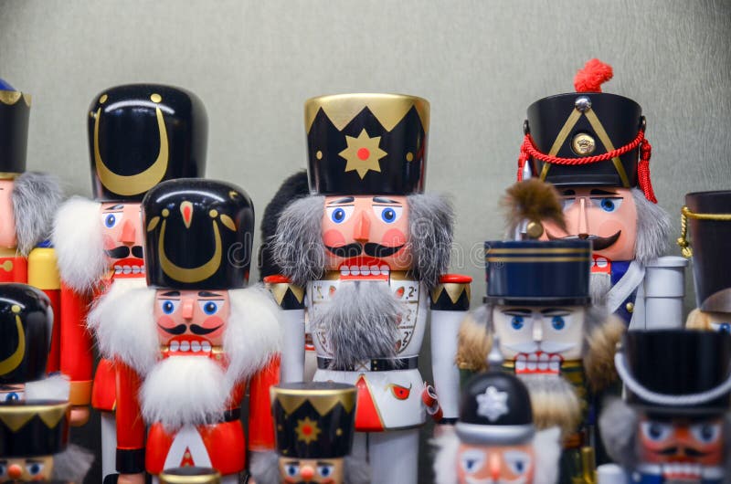 De traditionele notekrakers van de Kerstmisherinnering stock afbeeldingen De traditionele notekrakers van de Kerstmisherinnering stock afbeeldingen