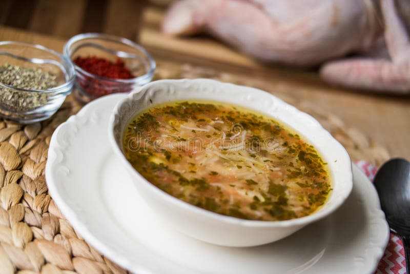 De Traditionele Turkse Soep Van De Kippenbouillon Stock Afbeelding