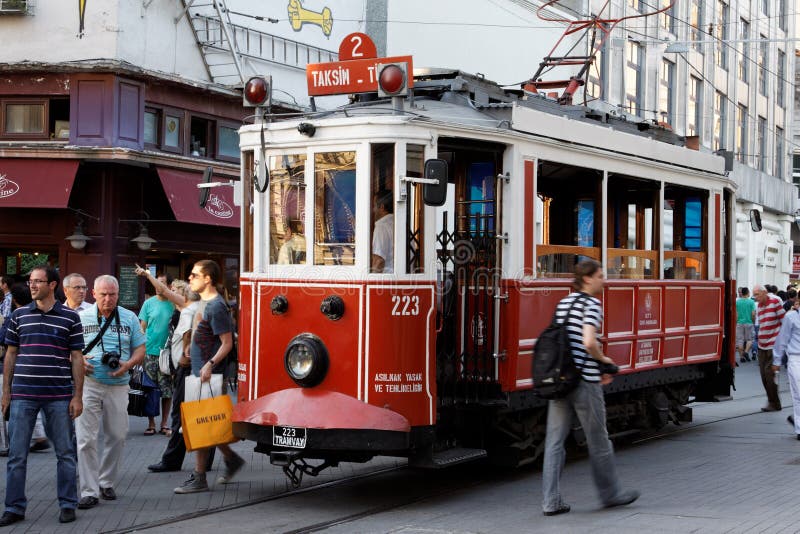 De Tram Istanboel van Bucholic van Taksim stock afbeelding De Tram Istanboel van Bucholic van Taksim stock afbeelding