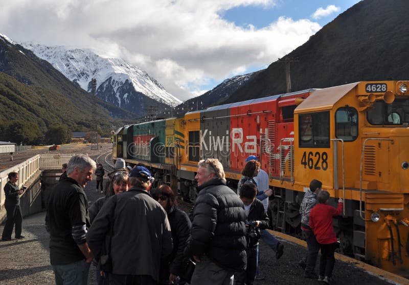 De Trein van TranzAlpine, Arthurs Pas, Nieuw Zeeland stock afbeeldingen De Trein van TranzAlpine, Arthurs Pas, Nieuw Zeeland stock afbeeldingen