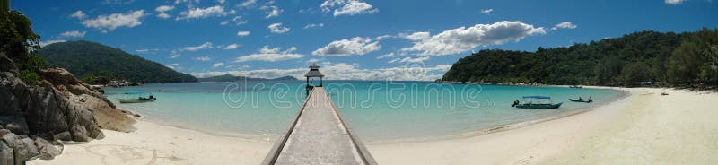 De tropische Pier van het Strand stock afbeelding De tropische Pier van het Strand stock afbeelding