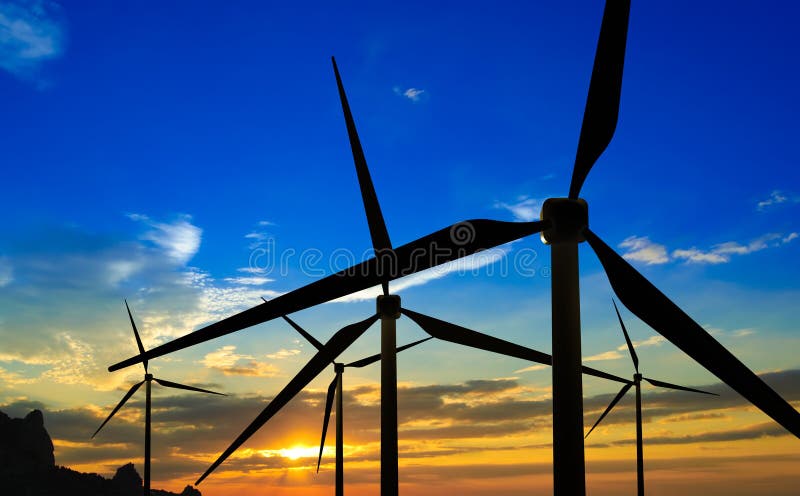 Windturbines bij Zonsondergang stock foto