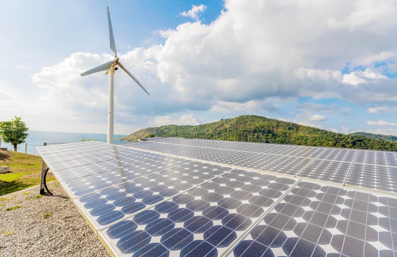 De turbines van de wind en zonnepanelen Groene energie in Phuket, Thailand royalty-vrije stock afbeeldingen De turbines van de wind en zonnepanelen Groene energie in Phuket, Thailand royalty-vrije stock afbeeldingen