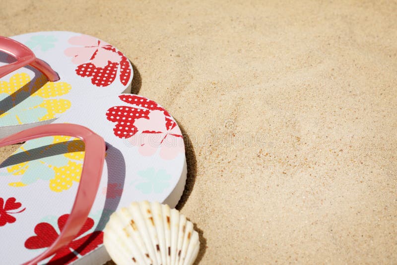 De vakantieachtergrond van de strandkleding op zee vakantie stock afbeeldingen De vakantieachtergrond van de strandkleding op zee vakantie stock afbeeldingen