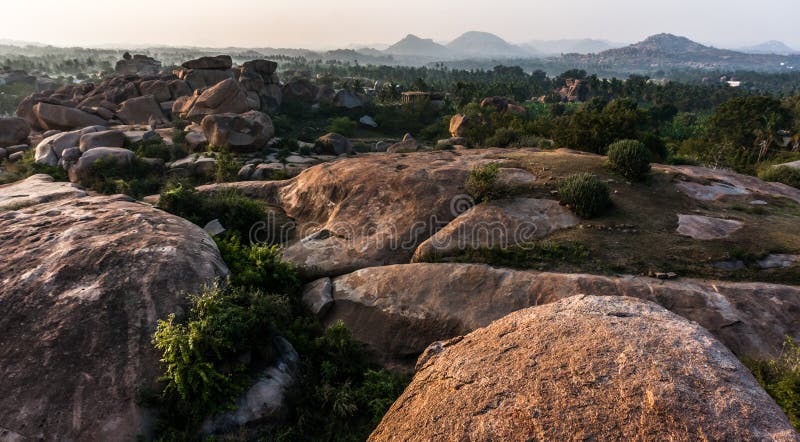 De vallei dichtbij Hampi, Karnataka, India royalty-vrije stock fotografie De vallei dichtbij Hampi, Karnataka, India royalty-vrije stock fotografie