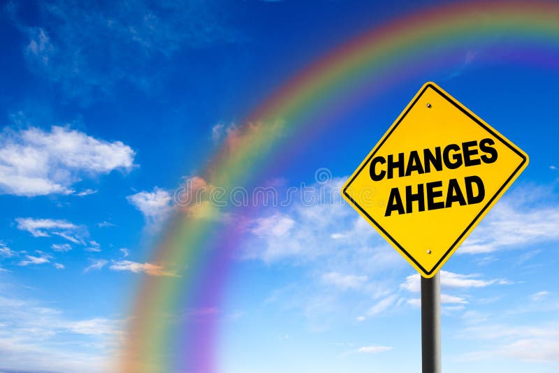 De veranderingen ondertekenen vooruit met Regenboogachtergrond royalty-vrije stock foto De veranderingen ondertekenen vooruit met Regenboogachtergrond royalty-vrije stock foto