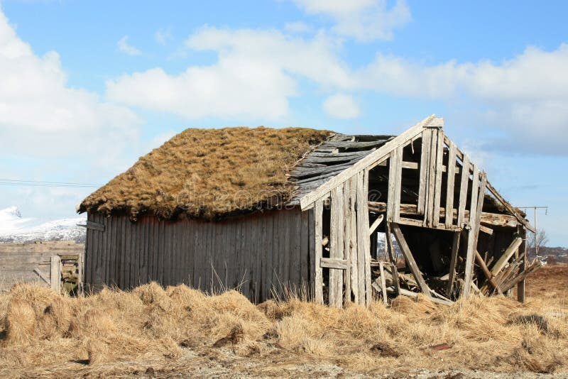 De verlaten keet van Lofoten stock afbeeldingen De verlaten keet van Lofoten stock afbeeldingen