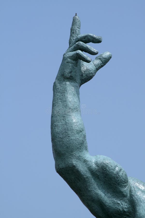 Vinger van een standbeeld die wijst stock foto