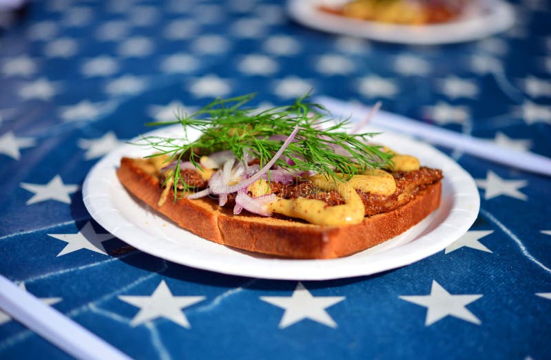 De vissensandwich van het straatvoedsel royalty-vrije stock fotografie