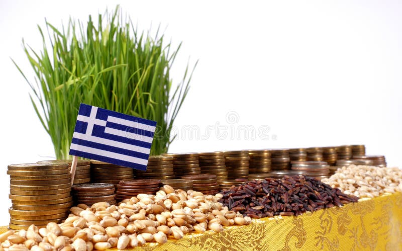 De vlag die van Griekenland met stapel geldmuntstukken en stapels van tarwe golven royalty-vrije stock afbeelding De vlag die van Griekenland met stapel geldmuntstukken en stapels van tarwe golven royalty-vrije stock afbeelding