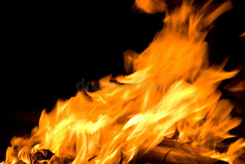 De vlamschommeling van de brand met de wind stock afbeelding De vlamschommeling van de brand met de wind stock afbeelding