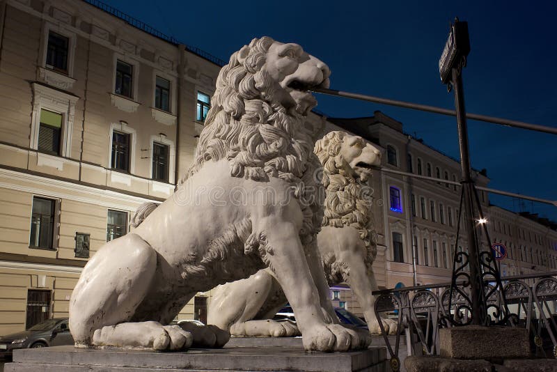De voet brug van de Leeuw in St. Petersburg, Rusland royalty-vrije stock afbeelding De voet brug van de Leeuw in St. Petersburg, Rusland royalty-vrije stock afbeelding