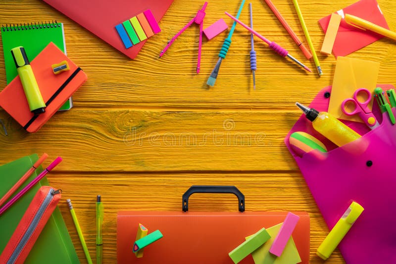 De volta ao arranjo vívido das fontes de escola imagem de stock De volta ao arranjo vívido das fontes de escola imagem de stock
