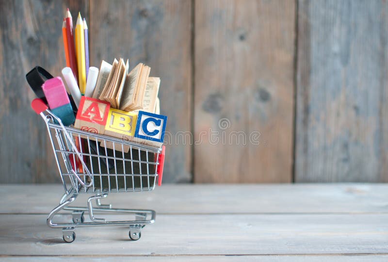 De volta ao carrinho de compras da escola imagem de stock De volta ao carrinho de compras da escola imagem de stock