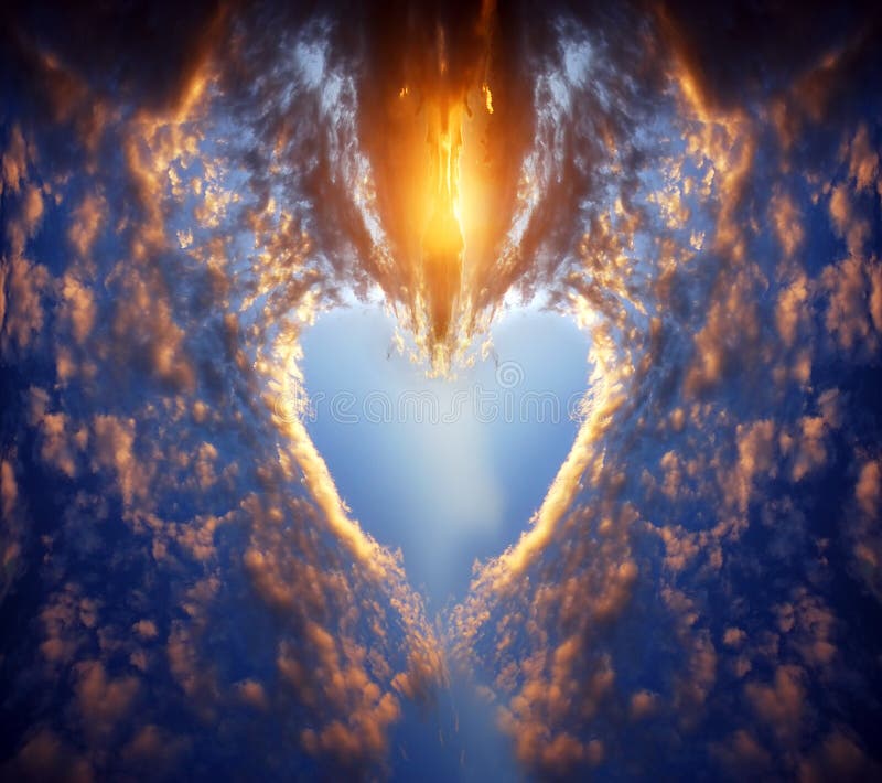De vorm van het hart op zonsonderganghemel