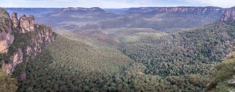 De vorming van de drie Zustersrots in Blauw Bergen Nationaal Park, Australië royalty-vrije stock fotografie De vorming van de drie Zustersrots in Blauw Bergen Nationaal Park, Australië royalty-vrije stock fotografie