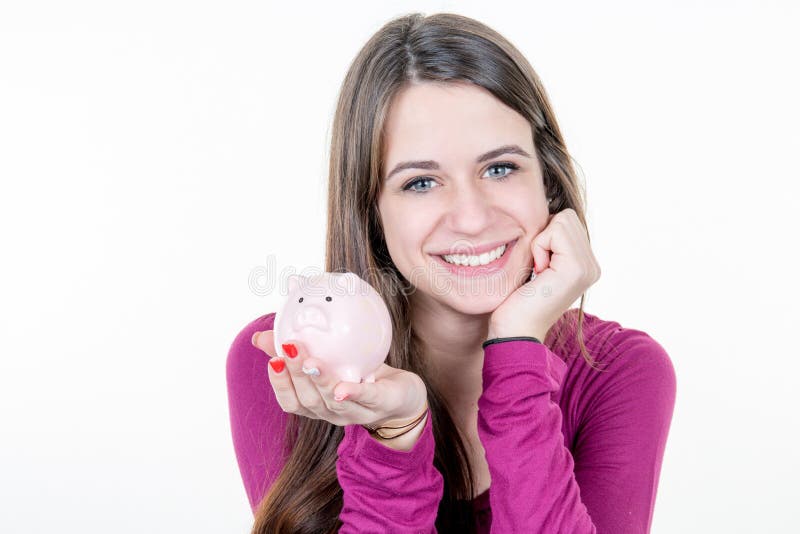 De vrouw met de glimlach van het Spaarvarken gelukkig om in het gelijkaardige financiële deskundige maken te investeren is van pl stock afbeeldingen De vrouw met de glimlach van het Spaarvarken gelukkig om in het gelijkaardige financiële deskundige maken te investeren is van pl stock afbeeldingen