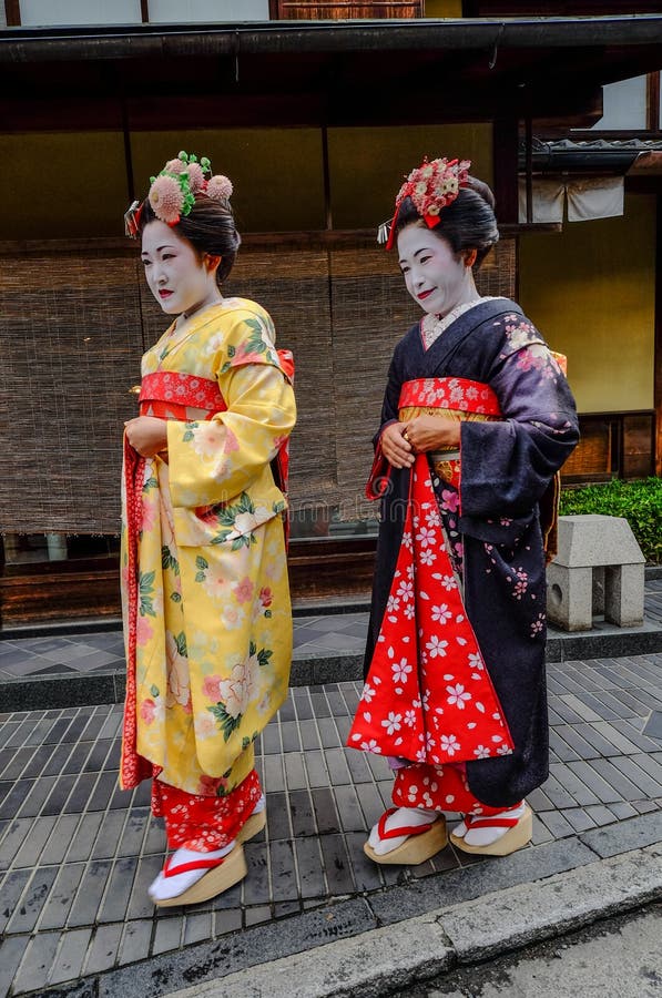 Knuppel Eik uniek De Vrouwen Dragen Japanse Kimono Op Straat Redactionele Afbeelding - Image  of oriëntatiepunt, godsdienst: 150481400