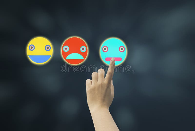 De vrouwen gebruiken van het de rechterkantscherm van de vingeraanraking het pictogramemoji die diverse emoties tonen en op donke stock afbeelding De vrouwen gebruiken van het de rechterkantscherm van de vingeraanraking het pictogramemoji die diverse emoties tonen en op donke stock afbeelding