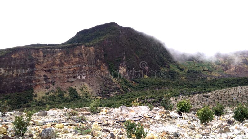 De vulkanische Ring van Bergpapandayan Indonesië van Brand stock afbeelding De vulkanische Ring van Bergpapandayan Indonesië van Brand stock afbeelding
