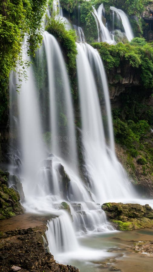 De waterval van de hibiscusstad royalty-vrije stock afbeelding De waterval van de hibiscusstad royalty-vrije stock afbeelding