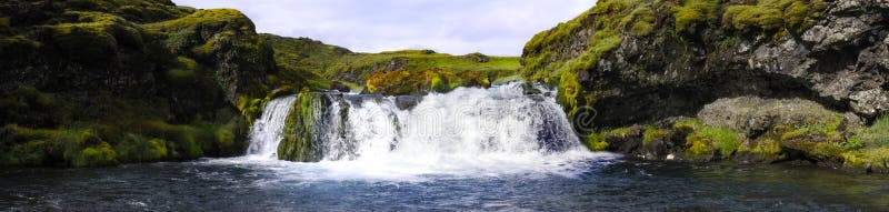 De waterval van Landmannalaugar De waterval van Landmannalaugar