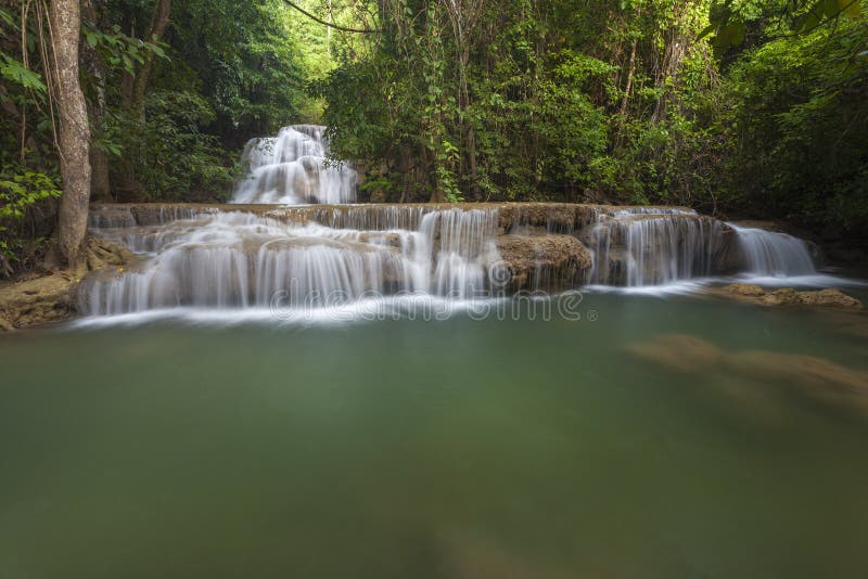 De waterval van Mae Kamin van Huay royalty-vrije stock foto De waterval van Mae Kamin van Huay royalty-vrije stock foto