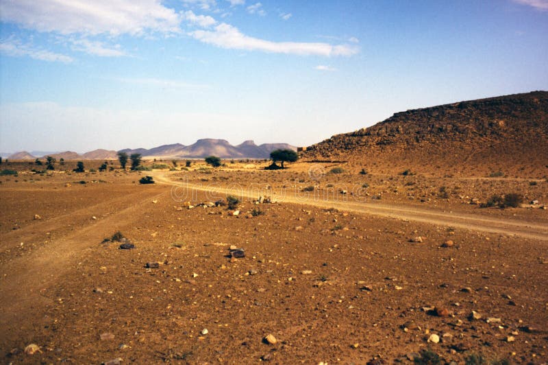 De weg in de woestijn