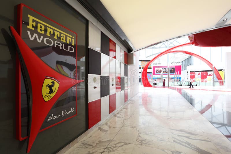 De Wereld van Ferrari in Abu Dhabi royalty-vrije stock foto De Wereld van Ferrari in Abu Dhabi royalty-vrije stock foto