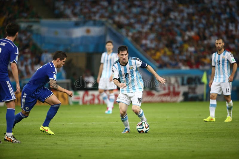 De Wereldbekervoetbal van Argentinië en van Bosnië 2014 stock foto's De Wereldbekervoetbal van Argentinië en van Bosnië 2014 stock foto's