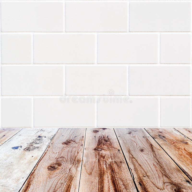 De witte achtergrond van rechthoekbakstenen en houten vloer stock foto De witte achtergrond van rechthoekbakstenen en houten vloer stock foto