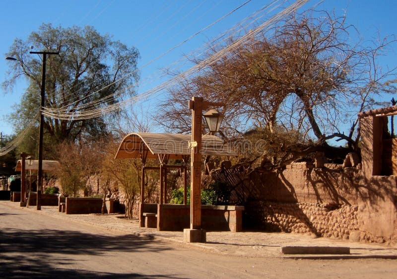 De woestijn Chili van de straatmening San Pedro DE atacama stock afbeeldingen De woestijn Chili van de straatmening San Pedro DE atacama stock afbeeldingen