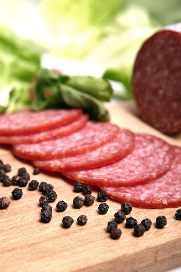 Salami. De Plak Van De Worst Stock Afbeelding Afbeelding bestaande