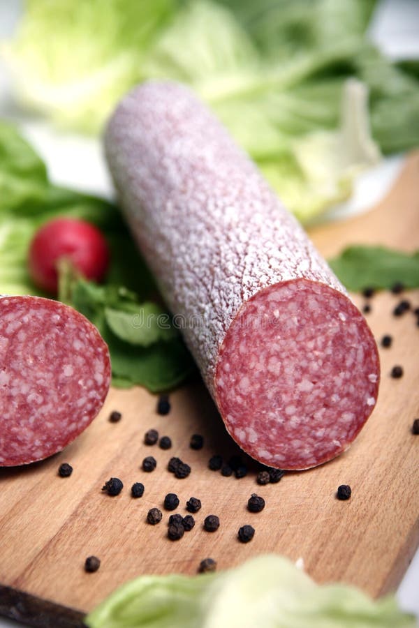 De worst van de salami stock foto. Afbeelding bestaande uit lunch 1993580