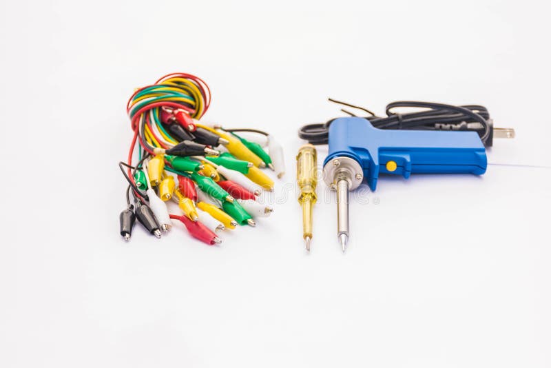 De zachte vage en zachte nadruk van veelkleurig pincet, de elektrische lamp van de schroevedraaiertest, solderend materiaal, toeb royalty-vrije stock fotografie De zachte vage en zachte nadruk van veelkleurig pincet, de elektrische lamp van de schroevedraaiertest, solderend materiaal, toeb royalty-vrije stock fotografie