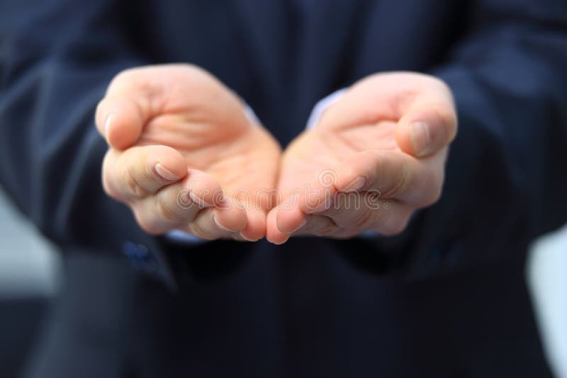 De zakenman geeft ongeveer geheim u royalty-vrije stock foto De zakenman geeft ongeveer geheim u royalty-vrije stock foto