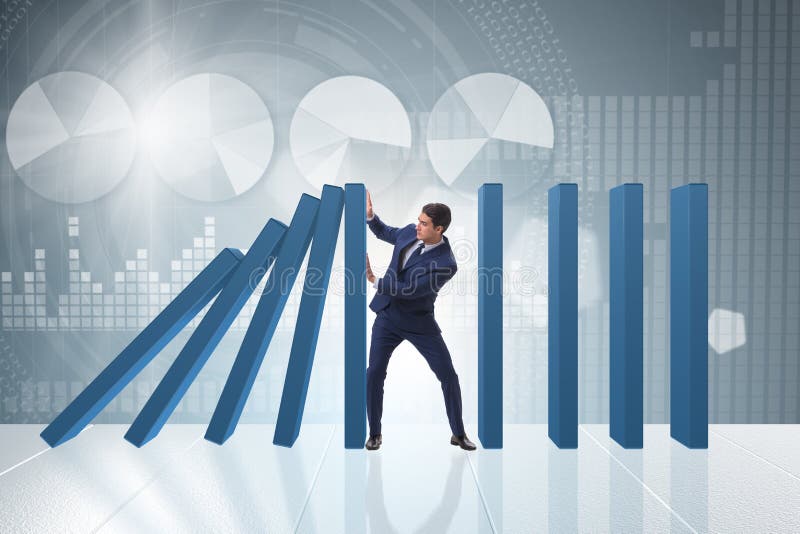 De zakenman in het domino-effect bedrijfsconcept royalty-vrije stock foto