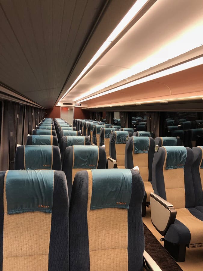 De zetels in de Shinkansen-lijn Shinkansen die nieuwe trunkline betekenen, maar informeel gekend in het Engels als ultrasnelle tr royalty-vrije stock afbeeldingen De zetels in de Shinkansen-lijn Shinkansen die nieuwe trunkline betekenen, maar informeel gekend in het Engels als ultrasnelle tr royalty-vrije stock afbeeldingen