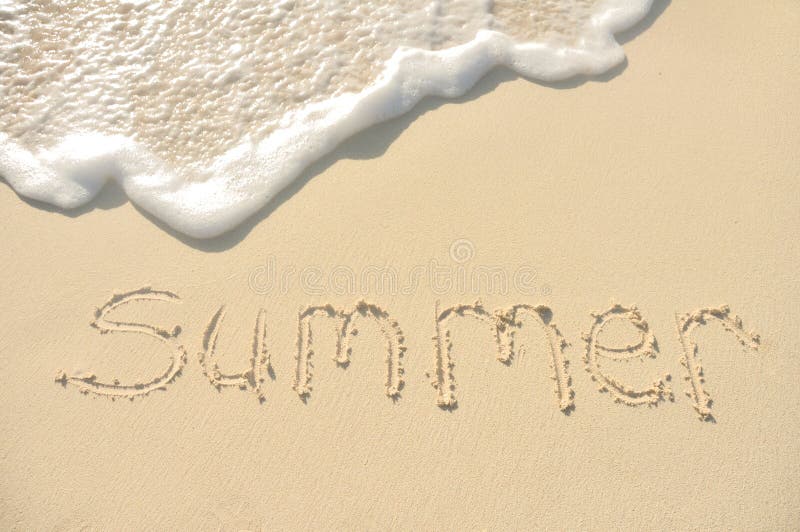 De zomer die in Zand op Strand wordt geschreven