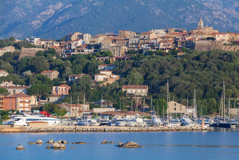De zomer kustlandschap van Porto-Vecchio royalty-vrije stock foto De zomer kustlandschap van Porto-Vecchio royalty-vrije stock foto